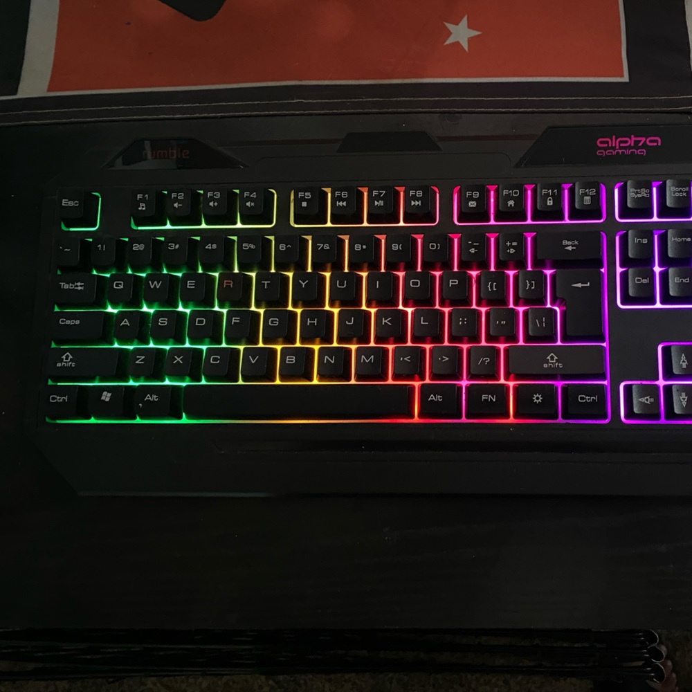 Gaming Keyboard - Light Up - Picture 3 of 4